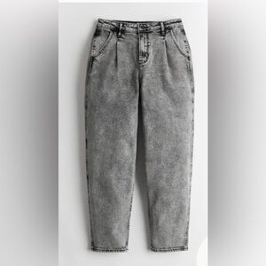Hollister Ultra High Rise 80s Mom Jeans - Size 5R